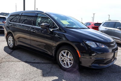 2023 Chrysler Voyager LX FWD