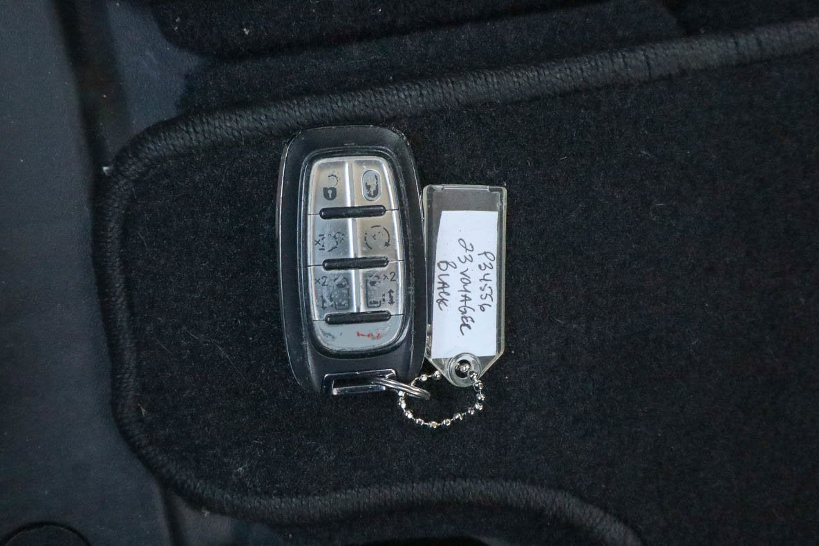 2023 Chrysler Voyager LX FWD