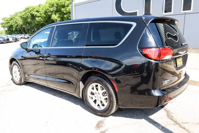2023 Chrysler Voyager LX FWD