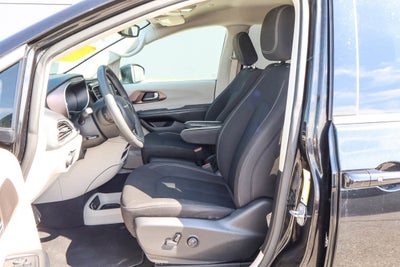 2023 Chrysler Voyager LX FWD
