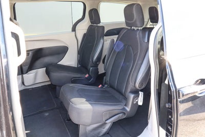 2023 Chrysler Voyager LX FWD