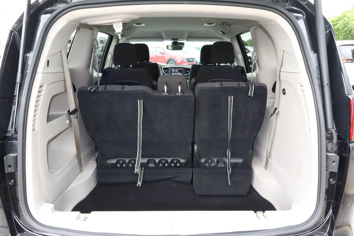 2023 Chrysler Voyager LX FWD