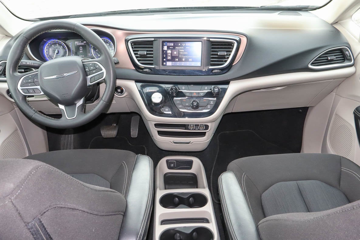 2023 Chrysler Voyager LX FWD