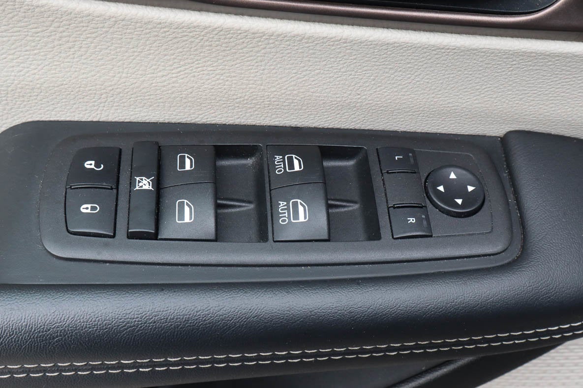 2023 Chrysler Voyager LX FWD