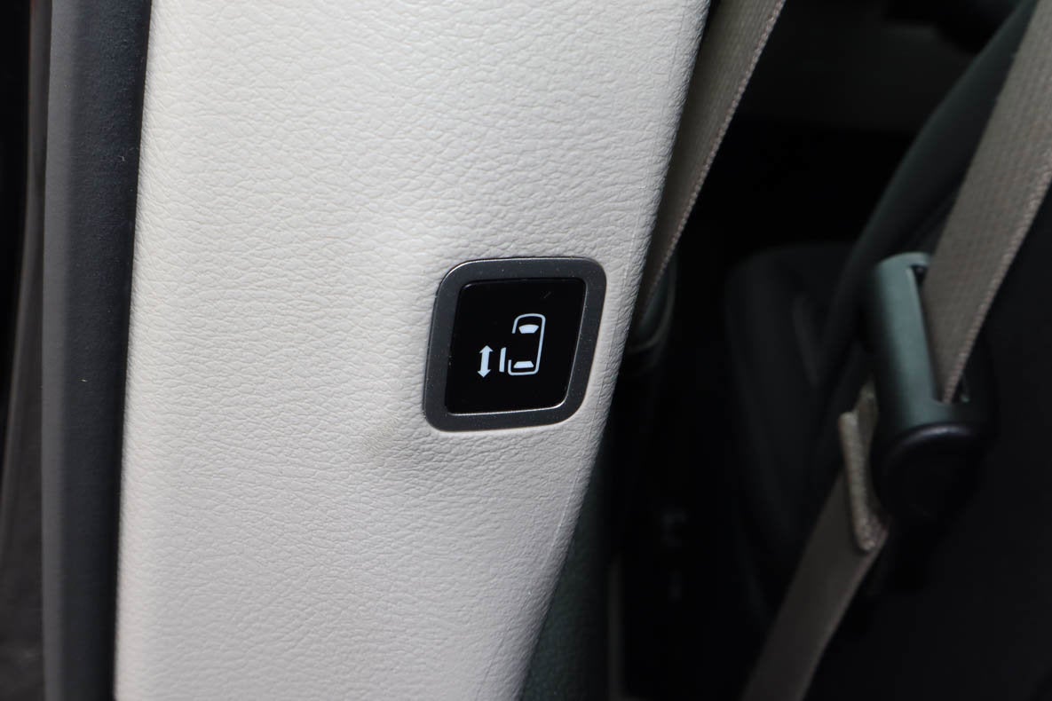 2023 Chrysler Voyager LX FWD