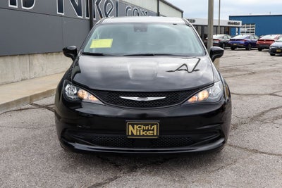 2023 Chrysler Voyager LX FWD