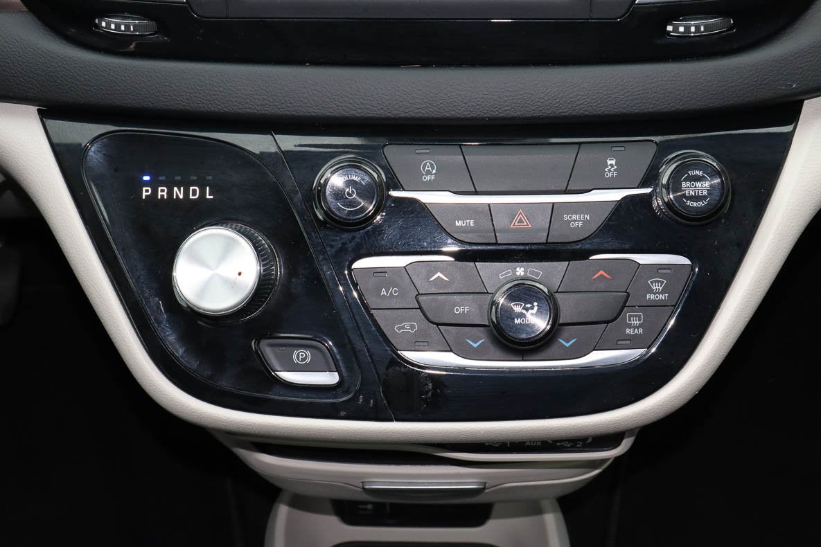 2023 Chrysler Voyager LX FWD