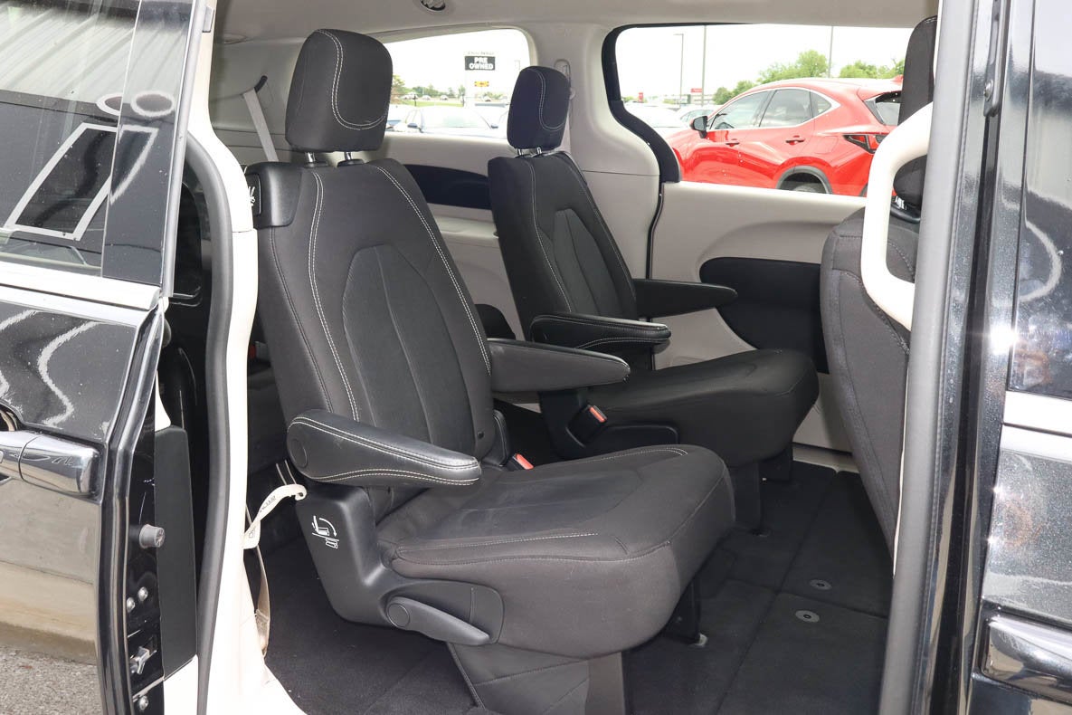 2023 Chrysler Voyager LX FWD