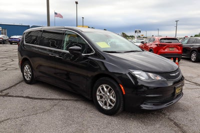 2023 Chrysler Voyager LX FWD