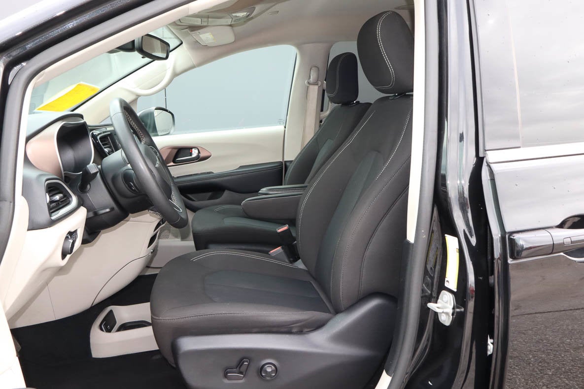 2023 Chrysler Voyager LX FWD