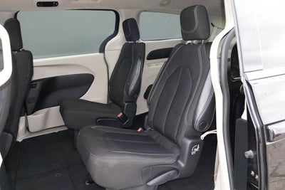2023 Chrysler Voyager LX FWD