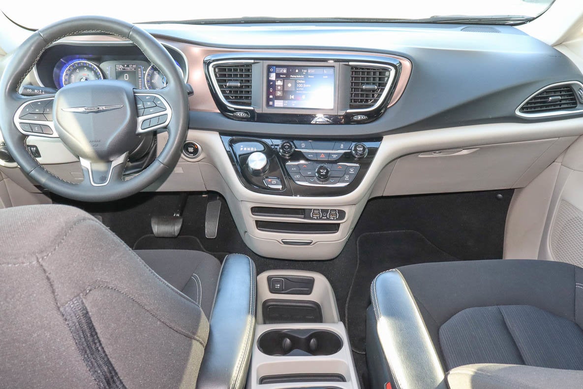 2023 Chrysler Voyager LX FWD