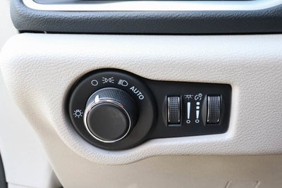 2023 Chrysler Voyager LX FWD