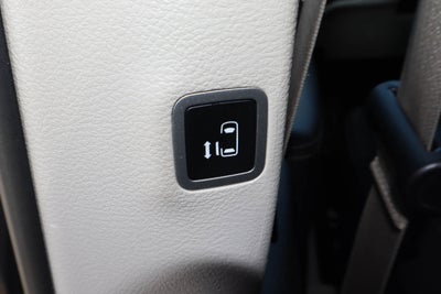 2023 Chrysler Voyager LX FWD