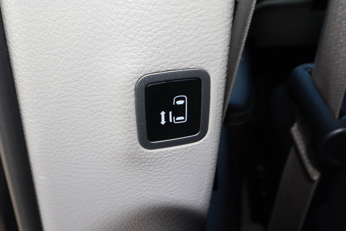 2023 Chrysler Voyager LX FWD