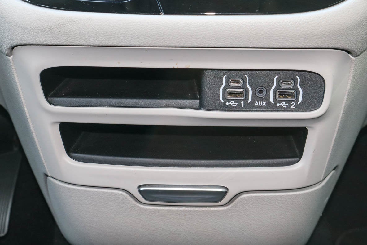 2023 Chrysler Voyager LX FWD
