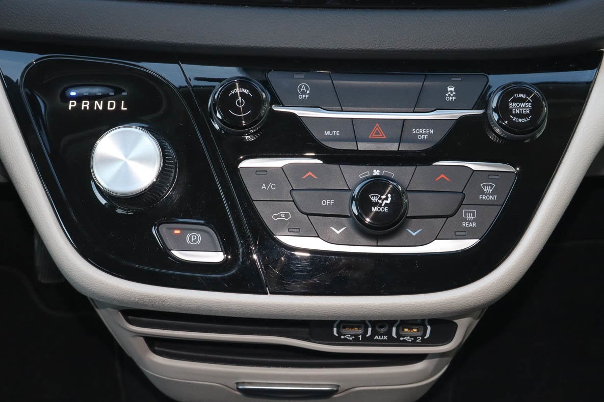 2023 Chrysler Voyager LX FWD