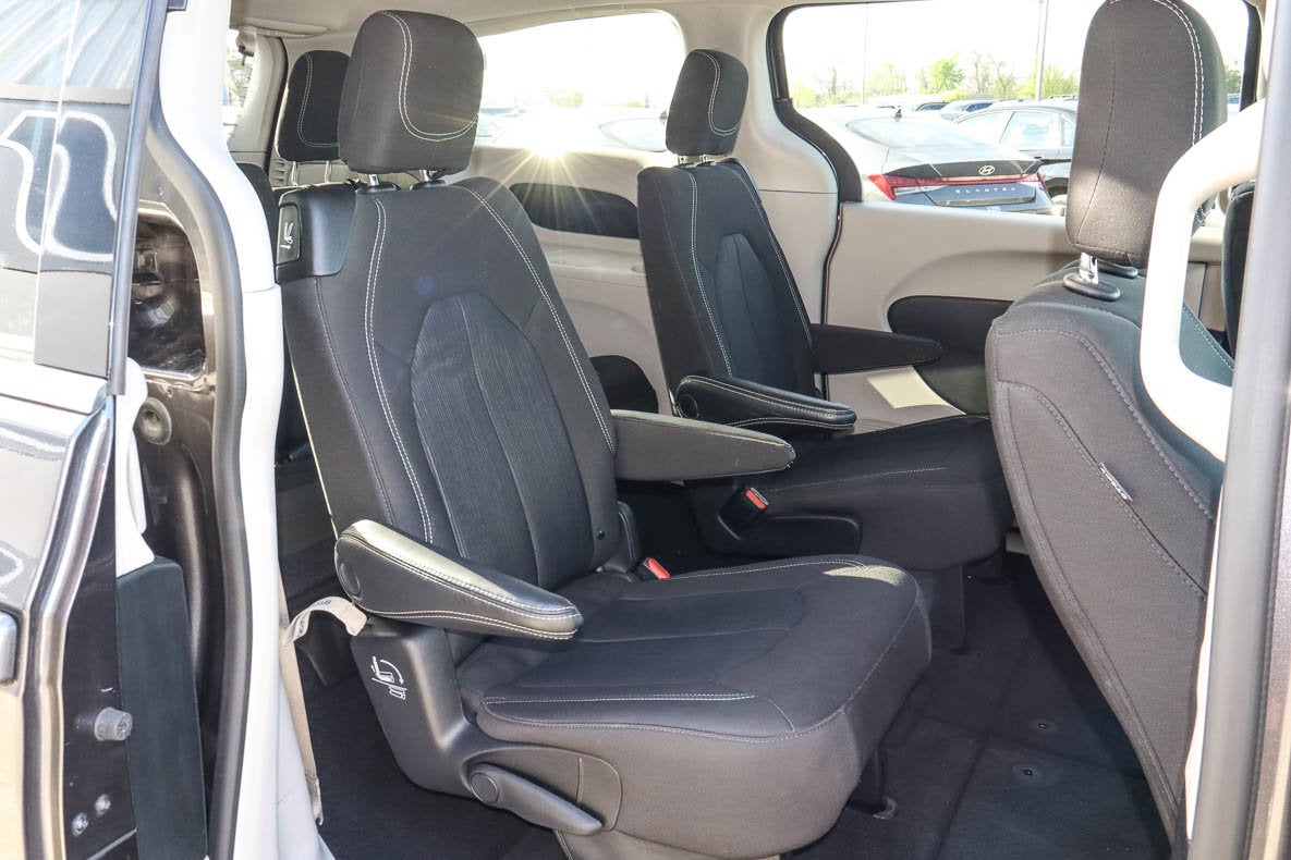 2023 Chrysler Voyager LX FWD