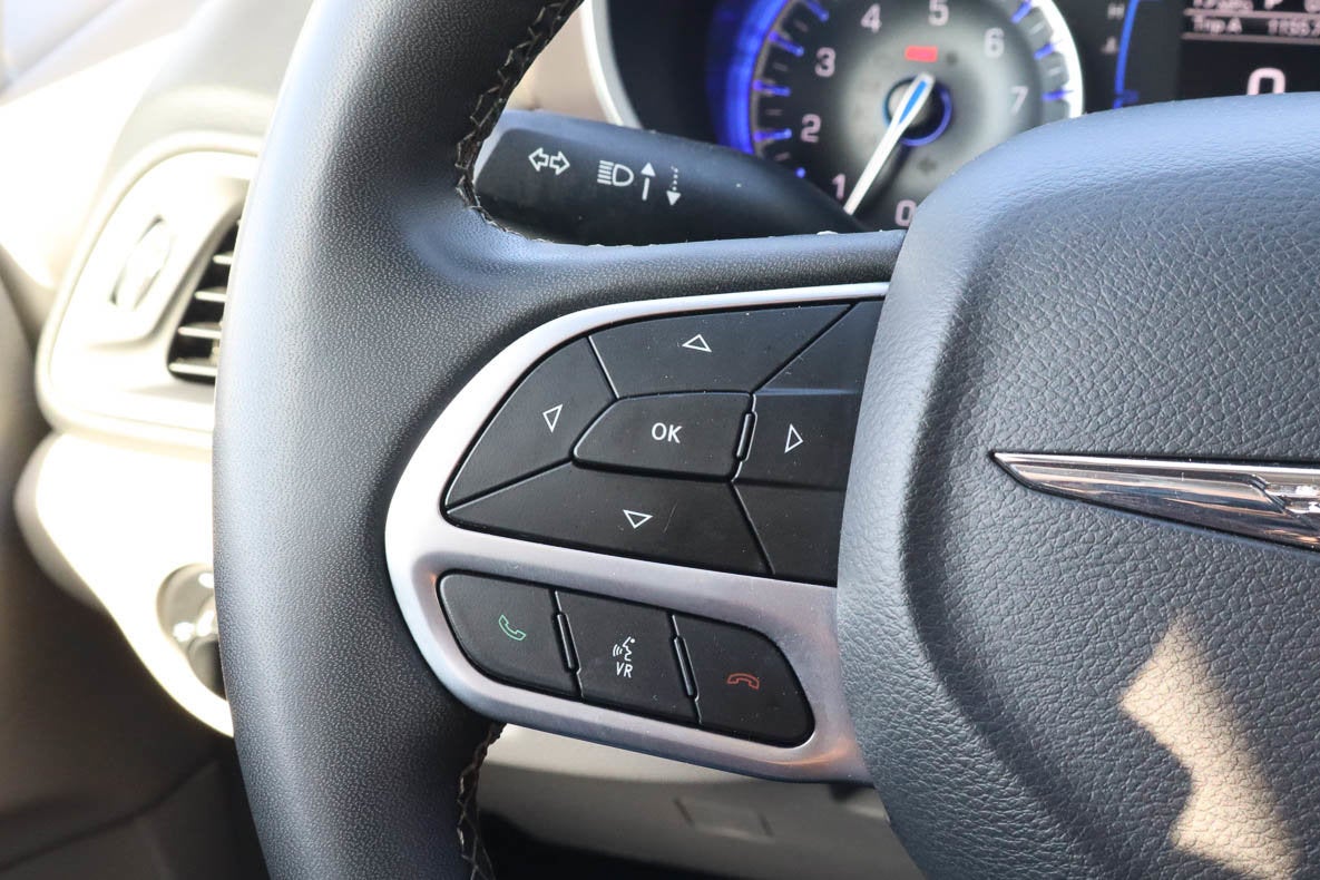 2023 Chrysler Voyager LX FWD