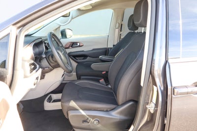 2023 Chrysler Voyager LX FWD