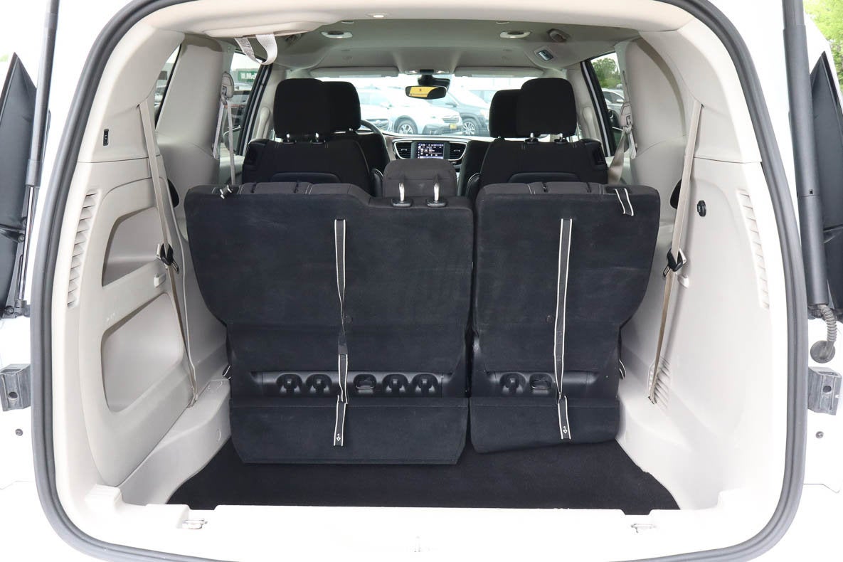 2023 Chrysler Voyager LX FWD