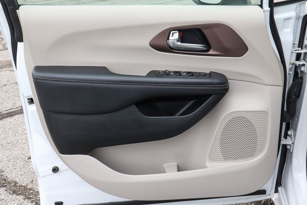 2023 Chrysler Voyager LX FWD