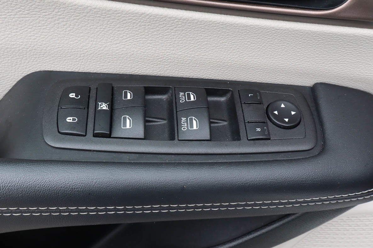 2023 Chrysler Voyager LX FWD