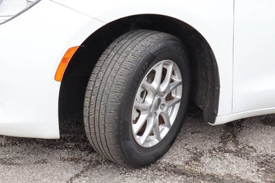 2023 Chrysler Voyager LX FWD