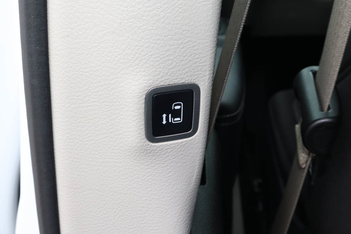 2023 Chrysler Voyager LX FWD