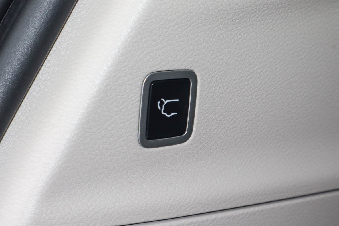 2023 Chrysler Voyager LX FWD