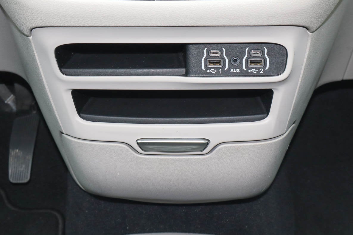 2023 Chrysler Voyager LX FWD