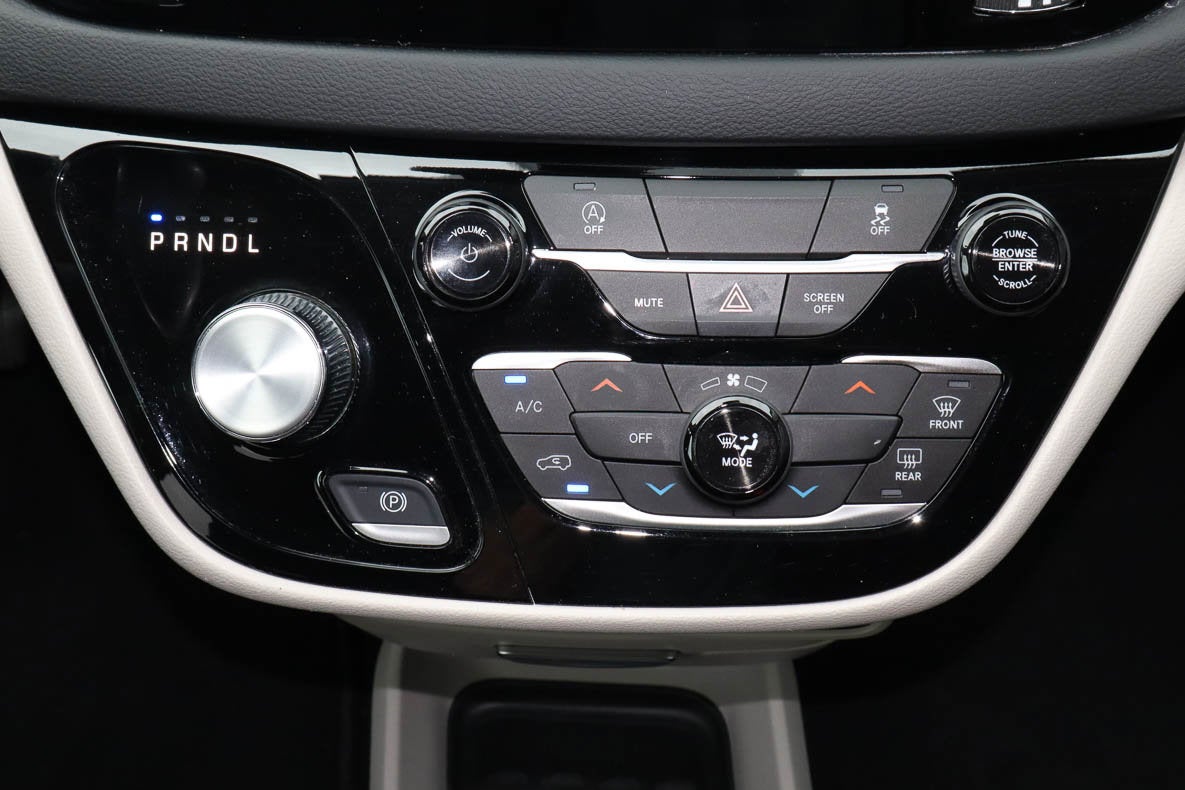 2023 Chrysler Voyager LX FWD