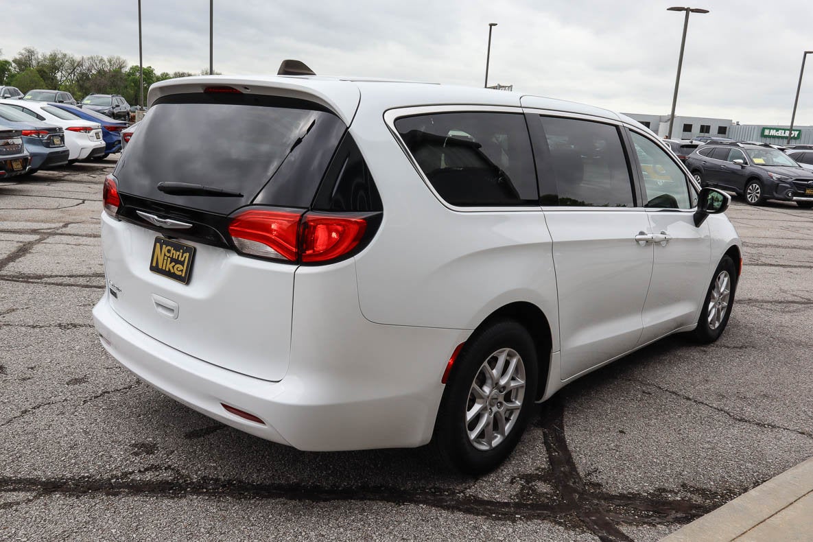 2023 Chrysler Voyager LX FWD