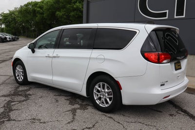 2023 Chrysler Voyager LX FWD