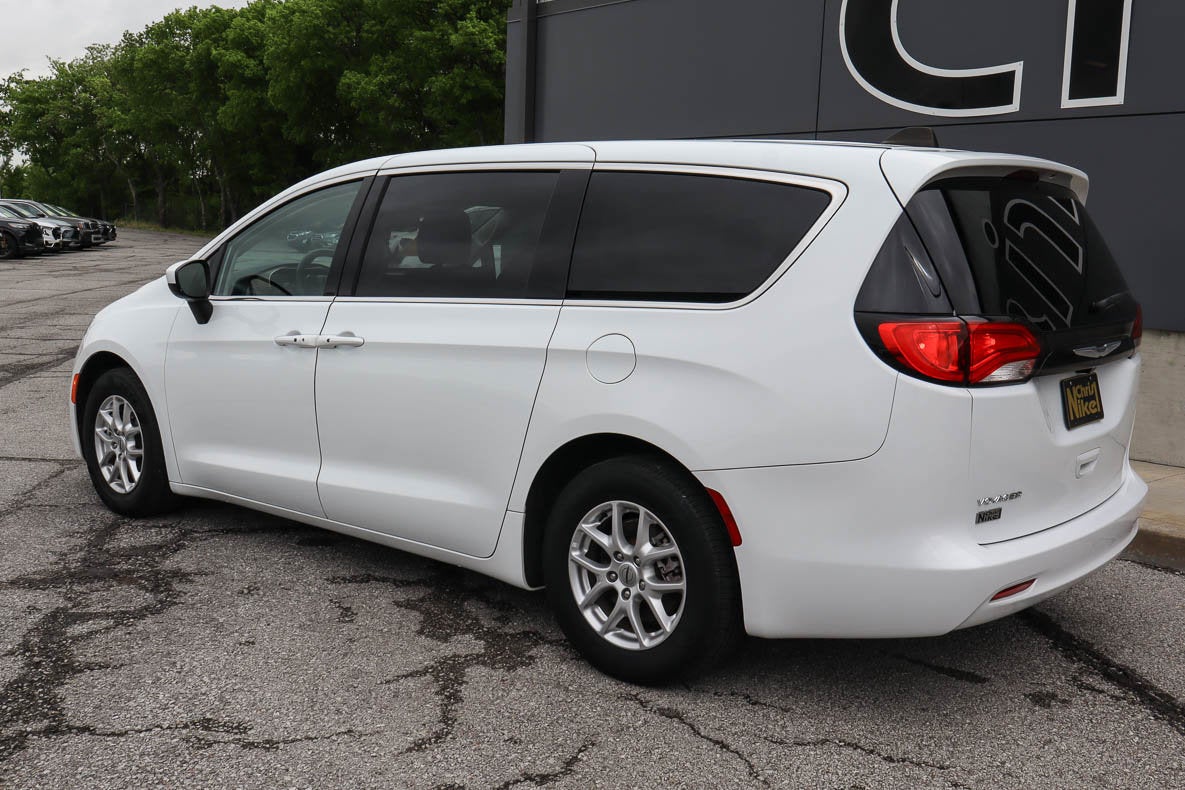 2023 Chrysler Voyager LX FWD