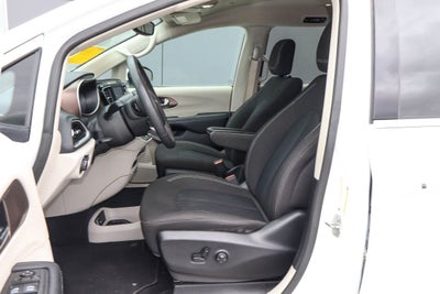 2023 Chrysler Voyager LX FWD