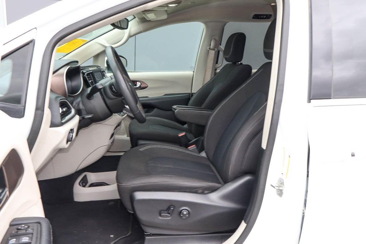 2023 Chrysler Voyager LX FWD