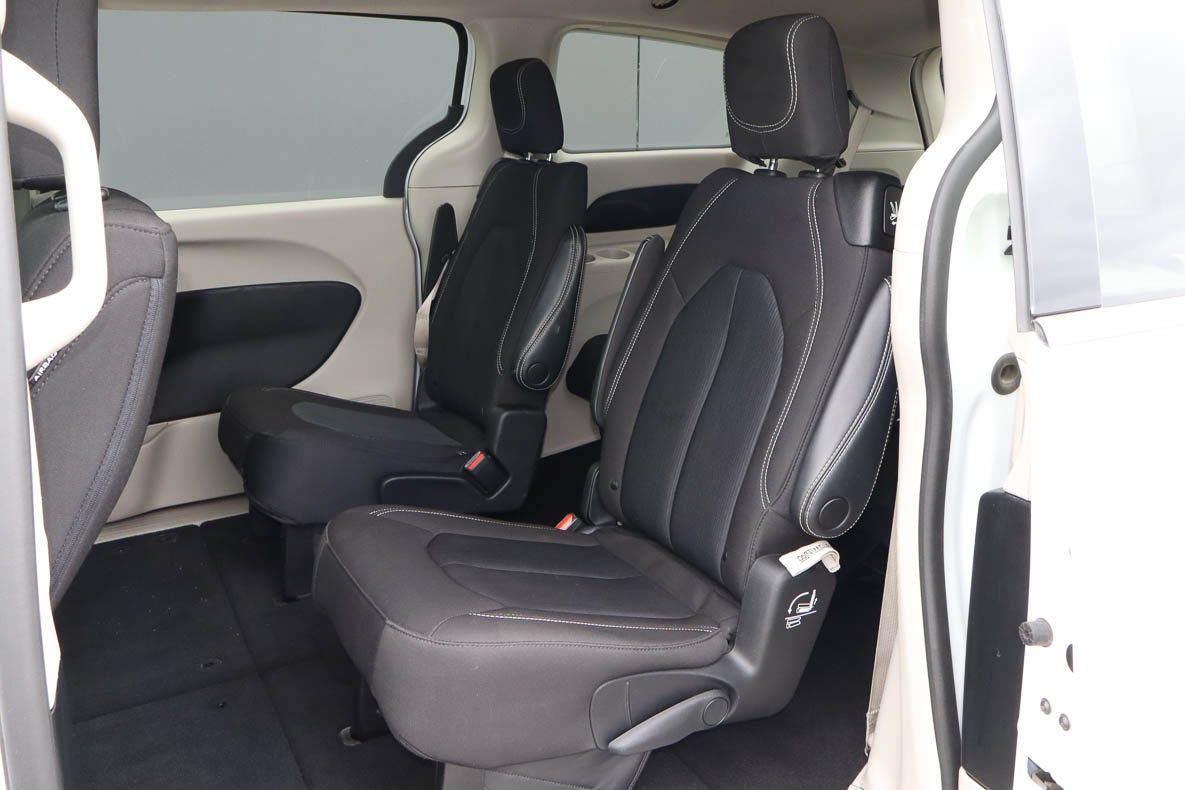2023 Chrysler Voyager LX FWD