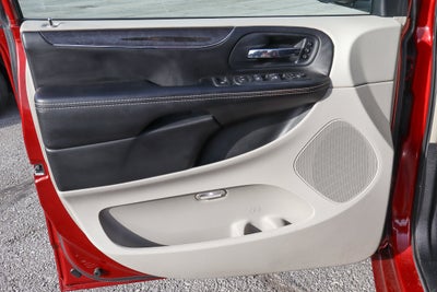 2016 Chrysler Town & Country 4dr Wgn Limited Platinum