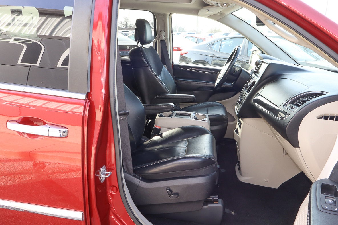 2016 Chrysler Town & Country 4dr Wgn Limited Platinum