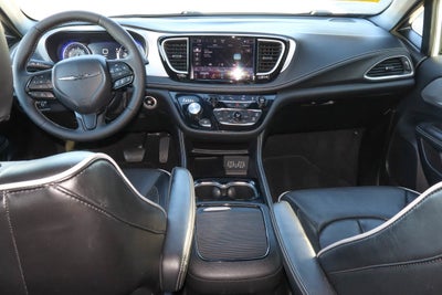 2025 Chrysler Pacifica Limited FWD