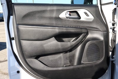 2025 Chrysler Pacifica Limited FWD