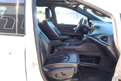 2025 Chrysler Pacifica Limited FWD