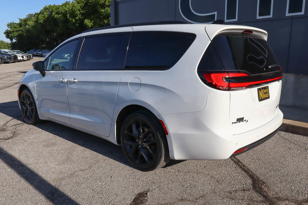 2025 Chrysler Pacifica Limited FWD