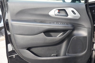 2025 Chrysler Pacifica Limited FWD