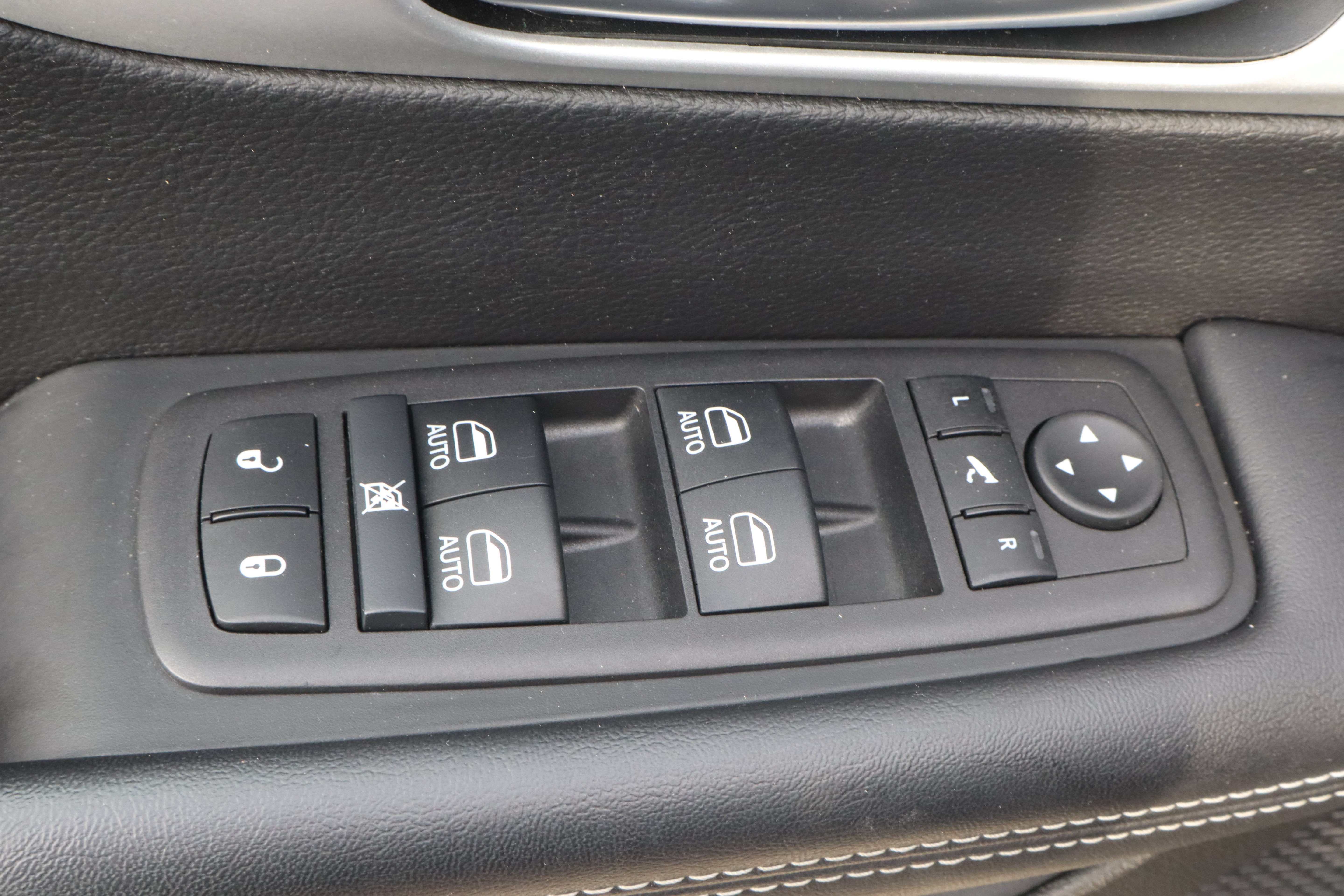 2025 Chrysler Pacifica Limited FWD