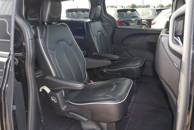 2025 Chrysler Pacifica Limited FWD