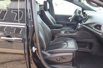 2025 Chrysler Pacifica Limited FWD