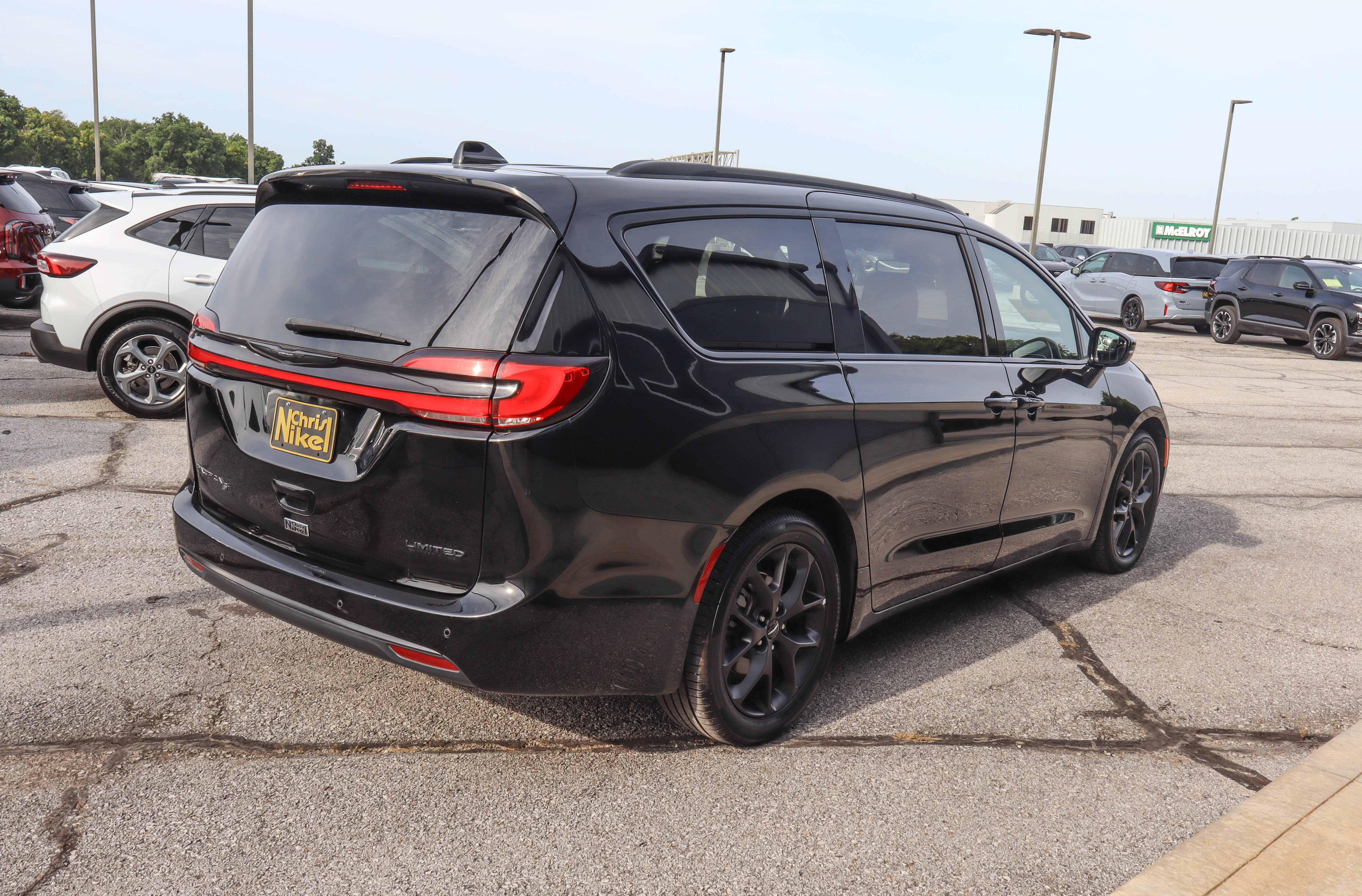 2025 Chrysler Pacifica Limited FWD