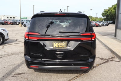 2025 Chrysler Pacifica Limited FWD